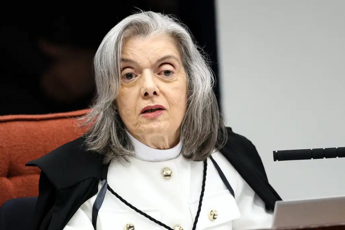 Carmen Lúcia vota para condenar o Eduardo Bolsonaro por difamação