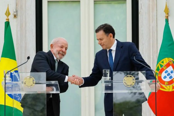 [Lula defende que empresas brasileiras atuem em Portugal]