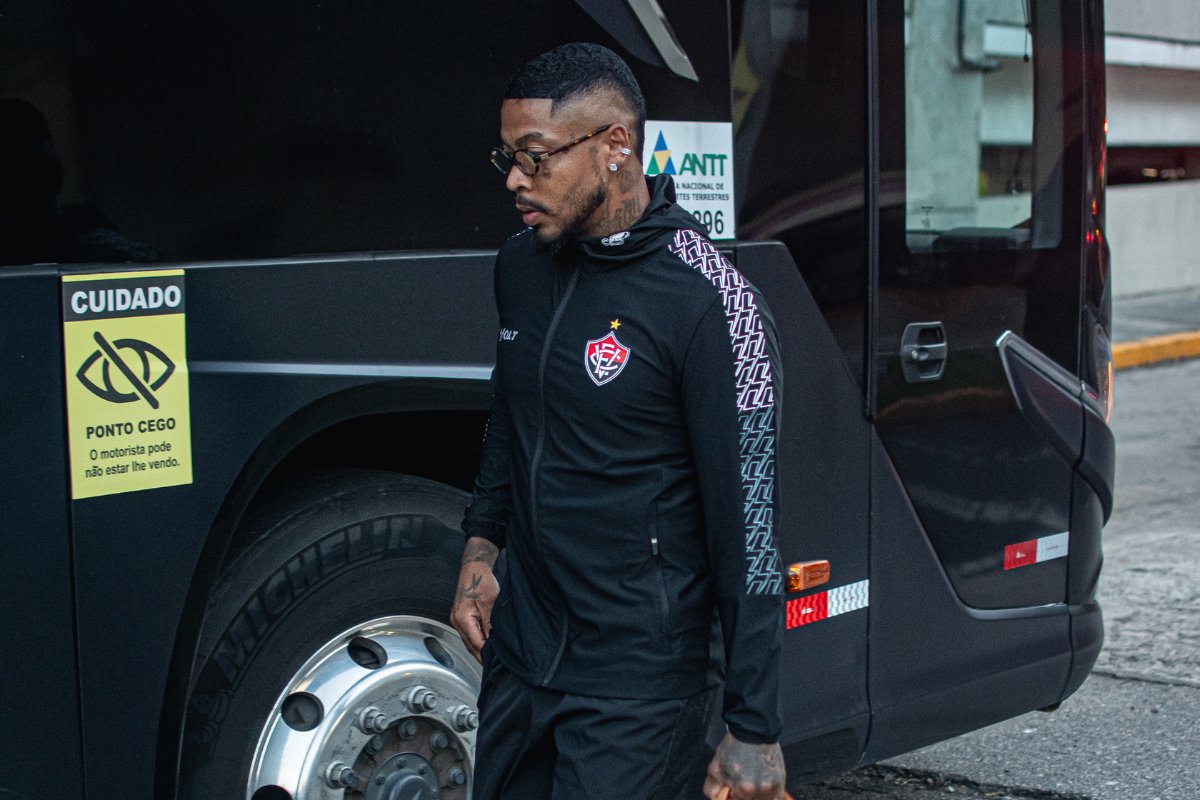 Marinho volta a ser opção no Vitória após mais de um mês fora