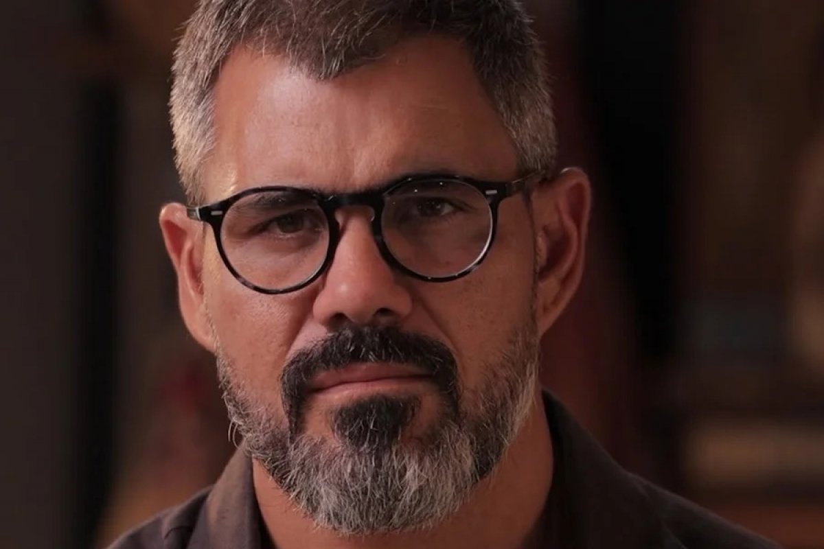 Curso de Juliano Cazarré sobre masculinidade é criticado por atrizes