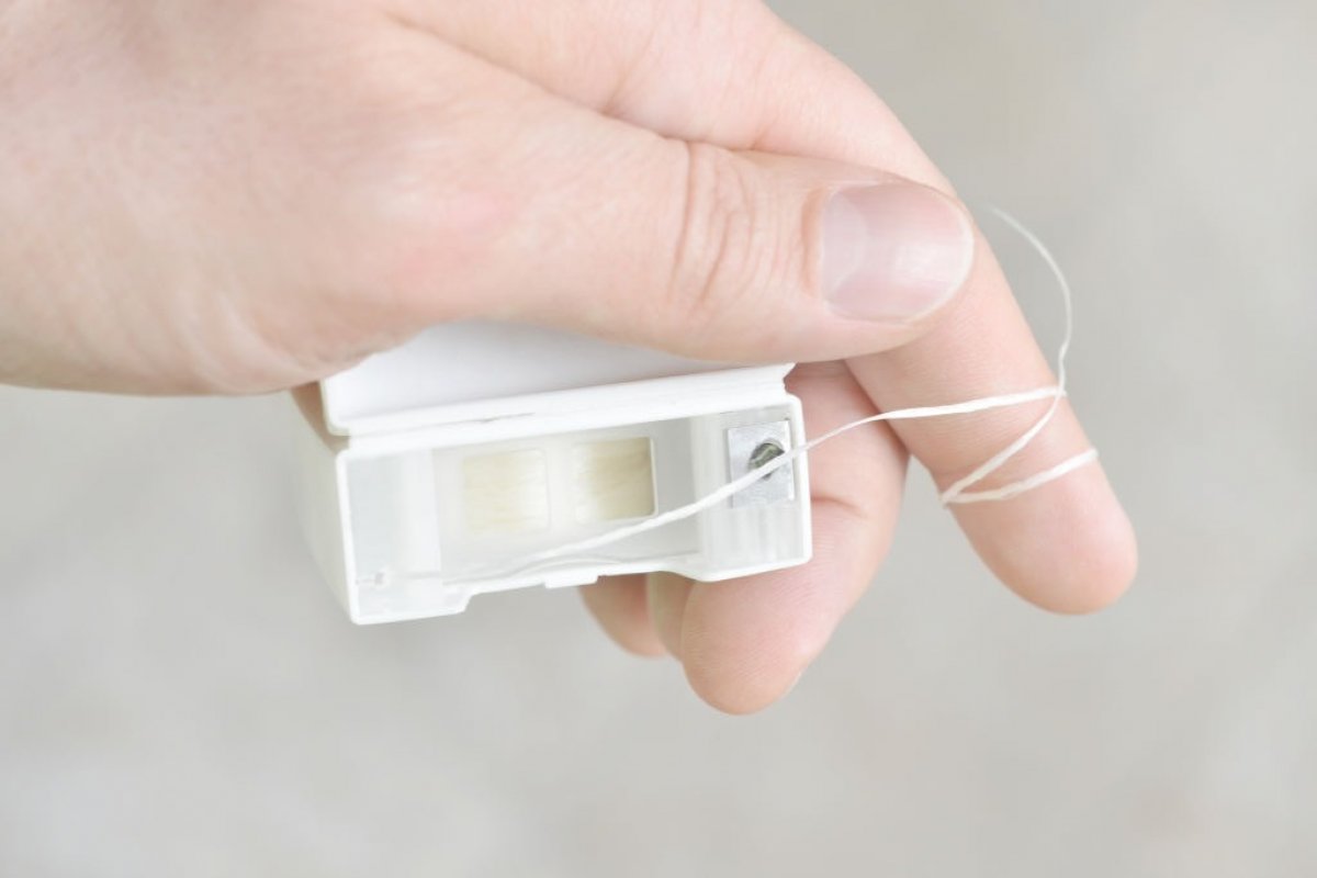 Fio dental pode reduzir risco de infarto e AVC; entenda