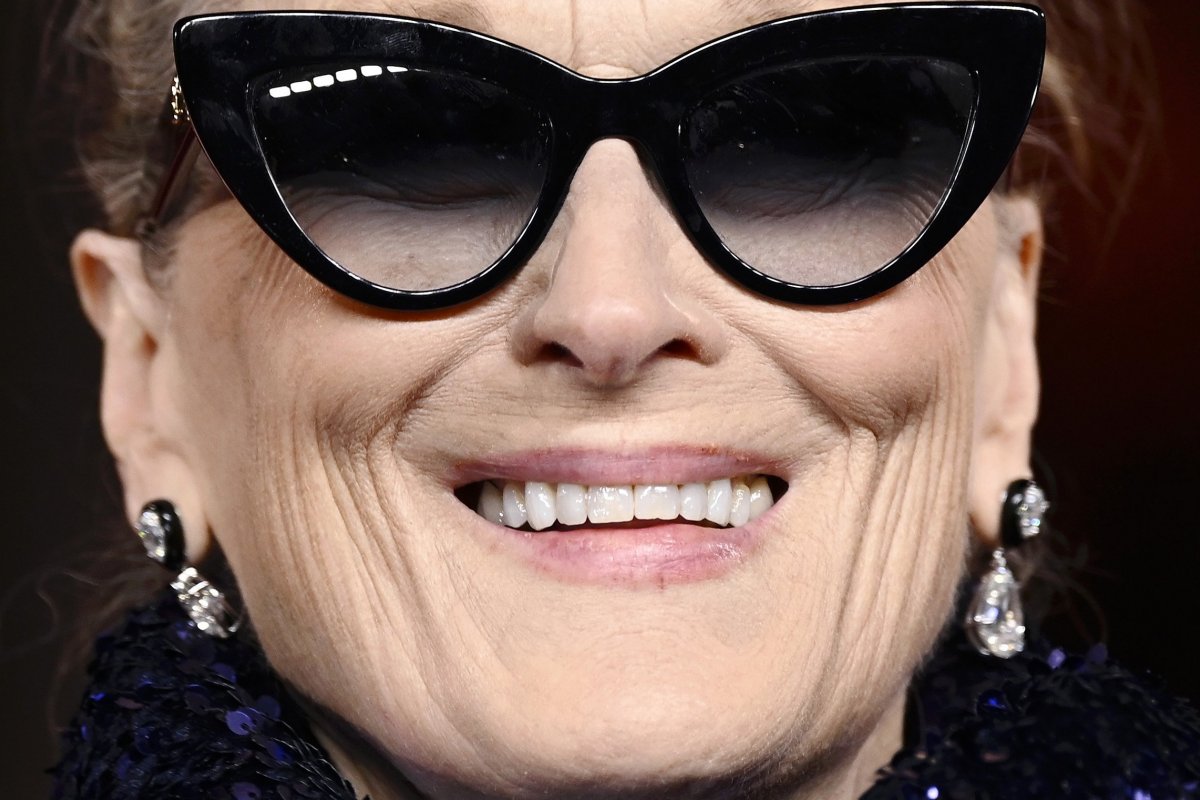 Meryl Streep usa joias da marca brasileira Sauer na première de O Diabo Veste Prada 2 em Londres! 