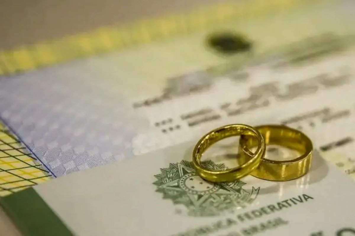 Pesquisa revela que 31% dos homens da geração Z acreditam que esposa deve obedecer ao marido 