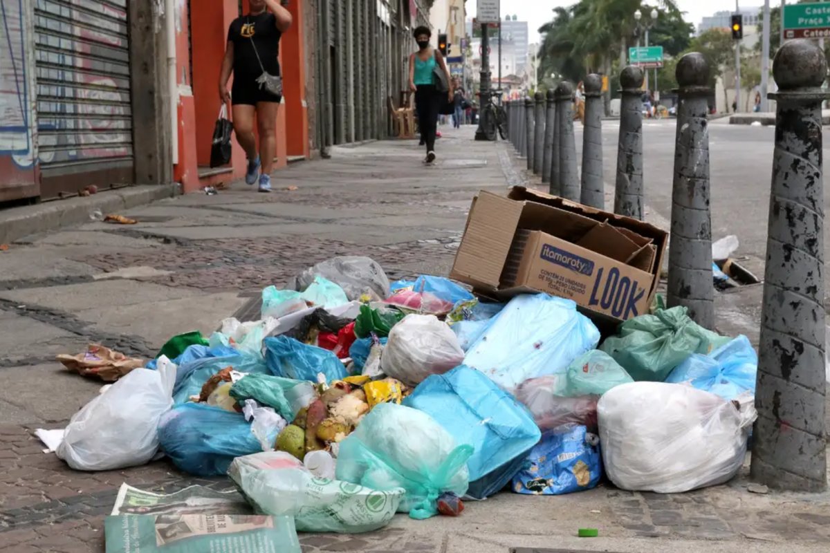 Câmara aprova PL que busca multar quem descartar lixo em vias públicas