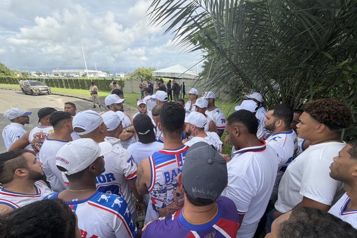 Torcida organizada cobra elenco do Bahia após derrota na Copa do Brasil Torcida organizada cobra elenco do Bahia após derrota na Copa do Brasil