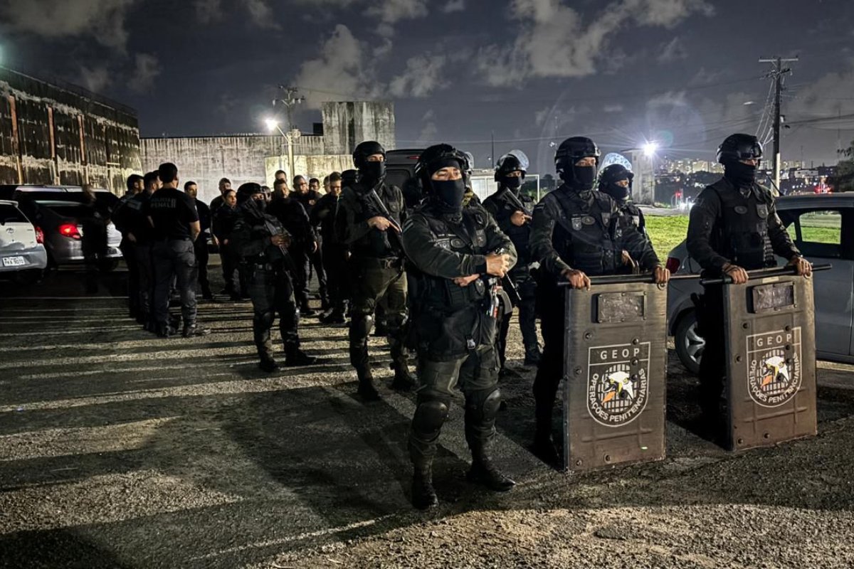 Presídios de Salvador são alvos de operação que combate comunicação ilegal de detentos
