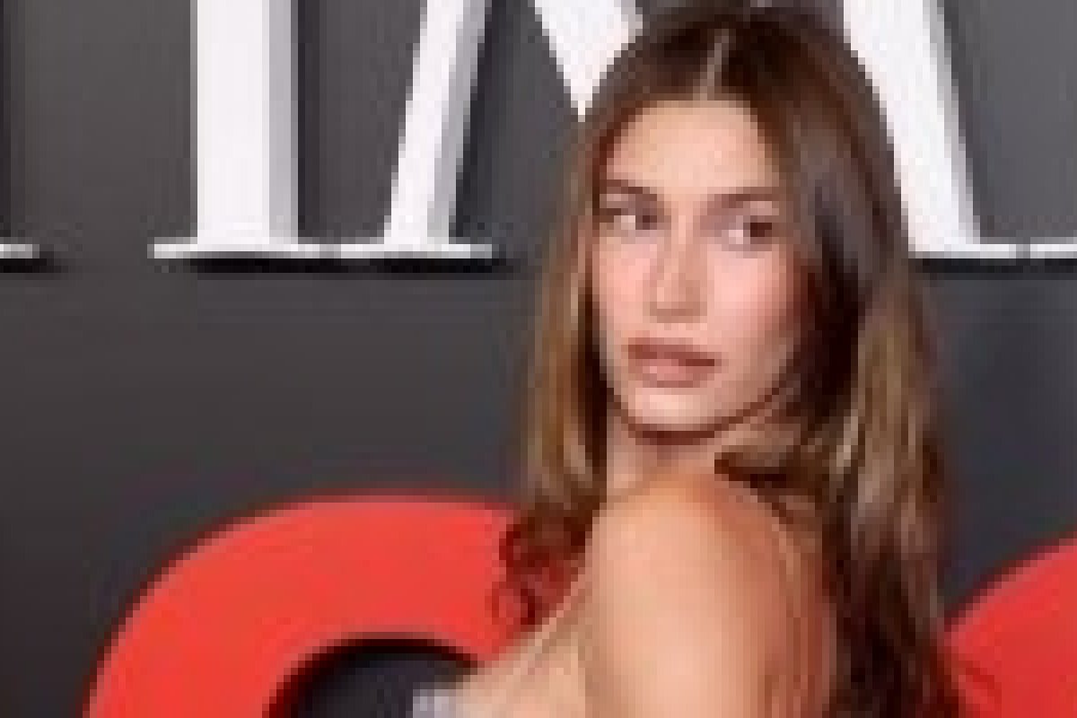 Calvin Klein veste Hailey Bieber para o TIME100 Gala 2026!