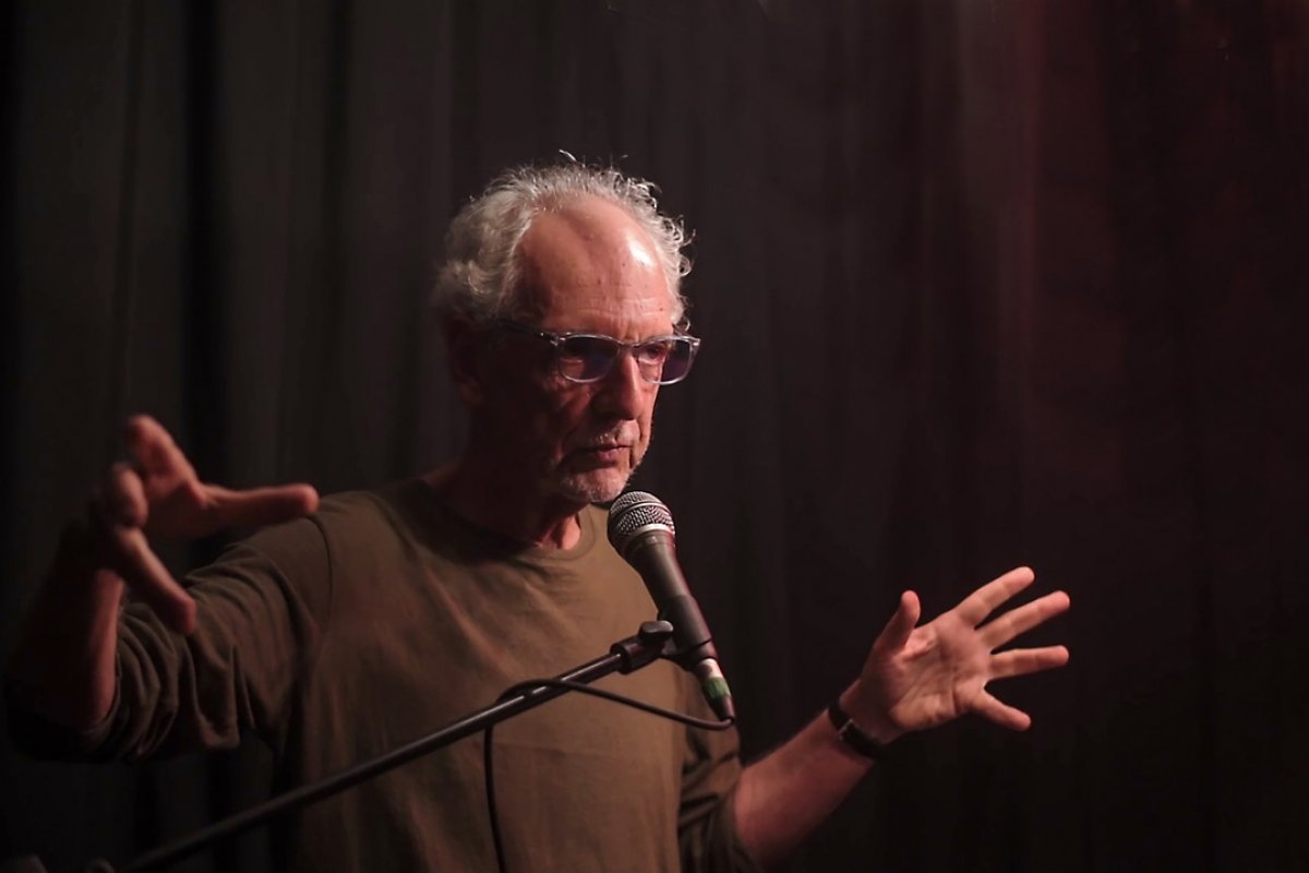 Radicado em solo carioca desde os anos 90, poeta e escritor baiano José Enrique Barreiro chega em Salvador com monólogo de sua autoria! 