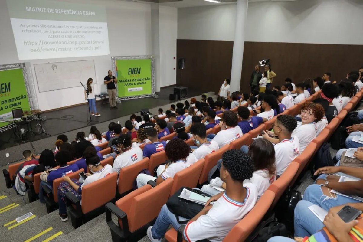 Prazo para alunos da rede pública solicitarem isenção do Enem 2026 termina nesta sexta (24)