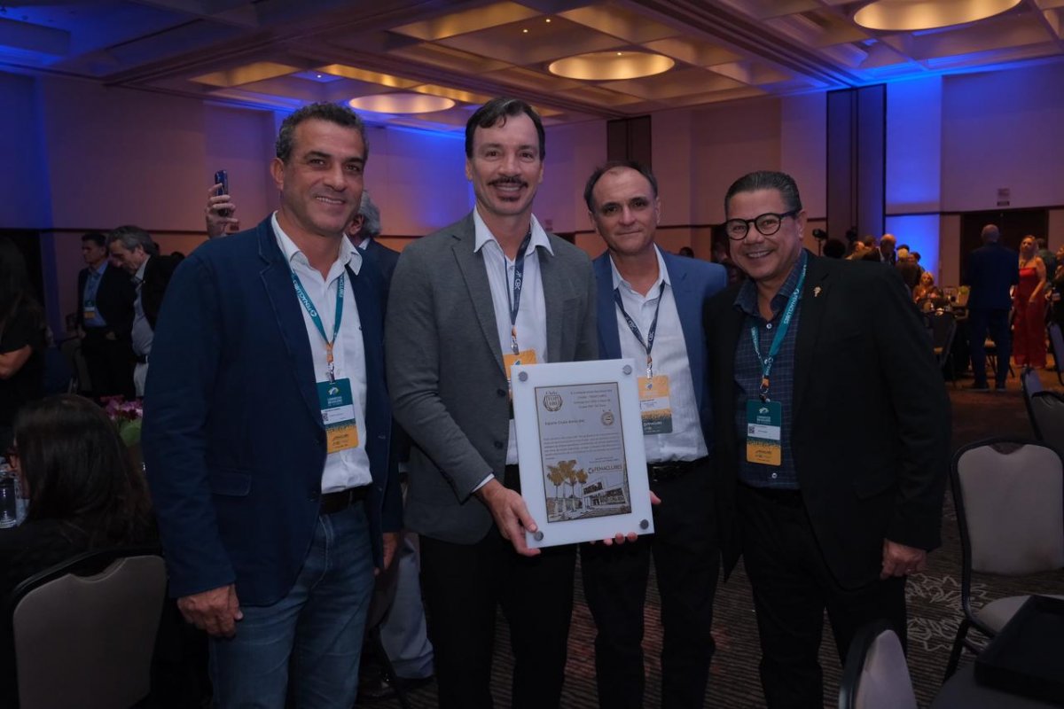 Bahia Associação recebe prêmio com Placa Ouro de "Clube Top 100 do Brasil"