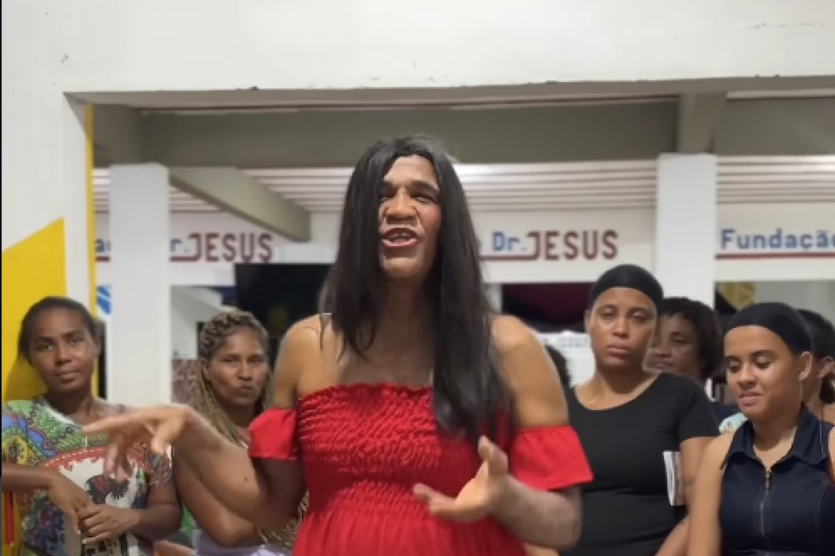 Vídeo: Pastor Sargento Isidório veste roupas femininas e critica pessoas trans: "Mulher tem ovário"