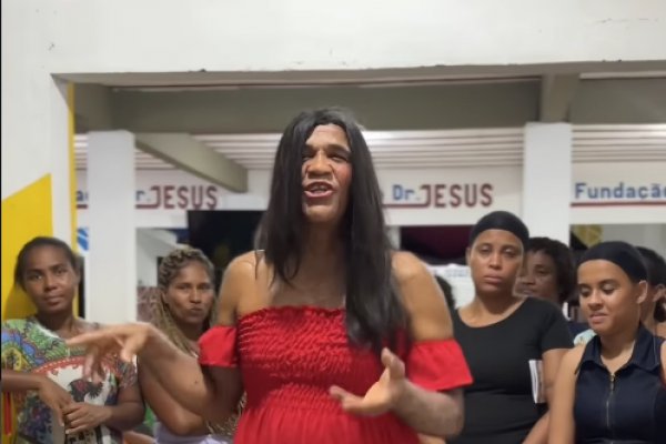 Vídeo: Pastor Sargento Isidório veste roupas femininas e critica pessoas trans: [Vídeo: Pastor Sargento Isidório veste roupas femininas e critica pessoas trans: