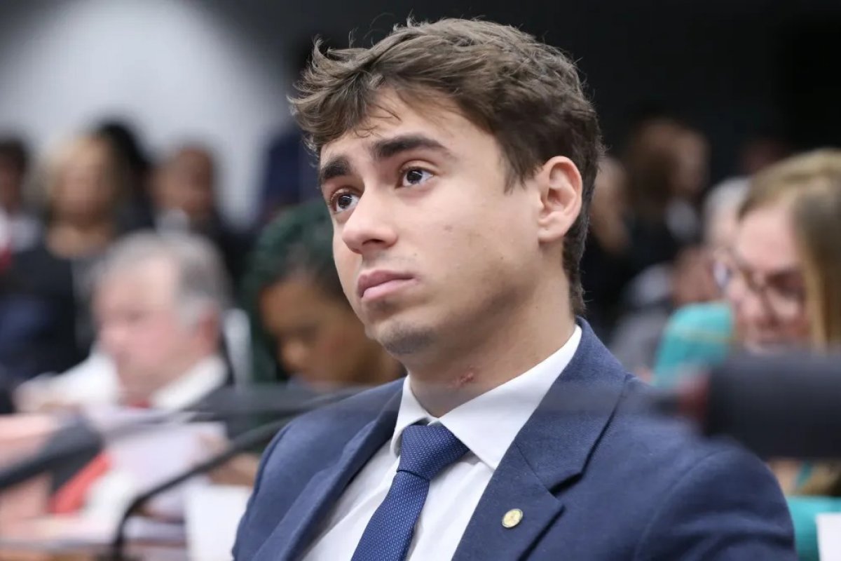 Após briga com Jair Renan, Nikolas Ferreira procura Flávio e fala em perseguição