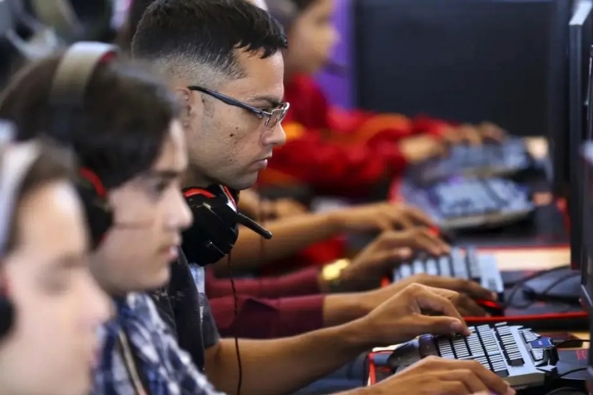 Geração Z prioriza crescimento no trabalho, enquanto boomers focam equilíbrio, diz levantamento