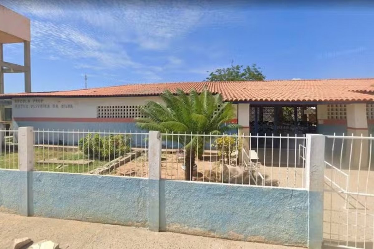 Professor que ficou nu em sala na Bahia já tinha comportamentos inadequados, segundo aluna 