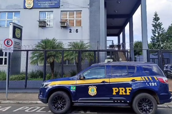 [Homem procurado por matar a própria mãe na Bahia é preso pela PRF em Minas Gerais ]