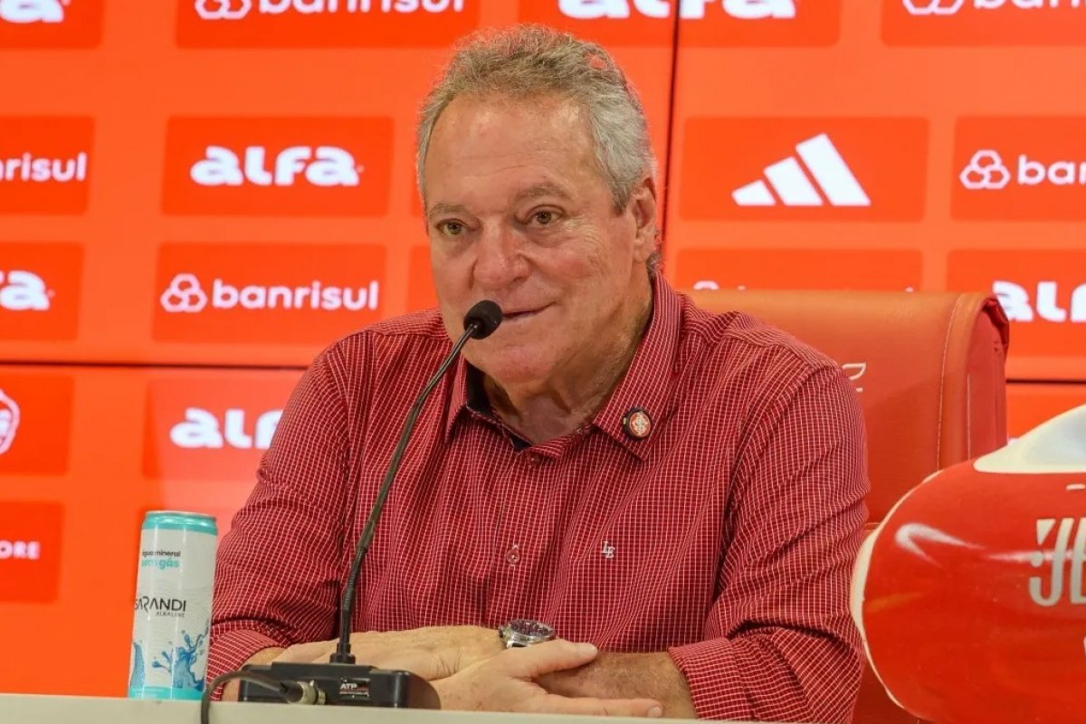 Grupo LGBT aciona Abel Braga na Justiça e pede R$ 5 milhões por fala homofóbica Grupo LGBT aciona Abel Braga na Justiça e pede R$ 5 milhões por fala homofóbica