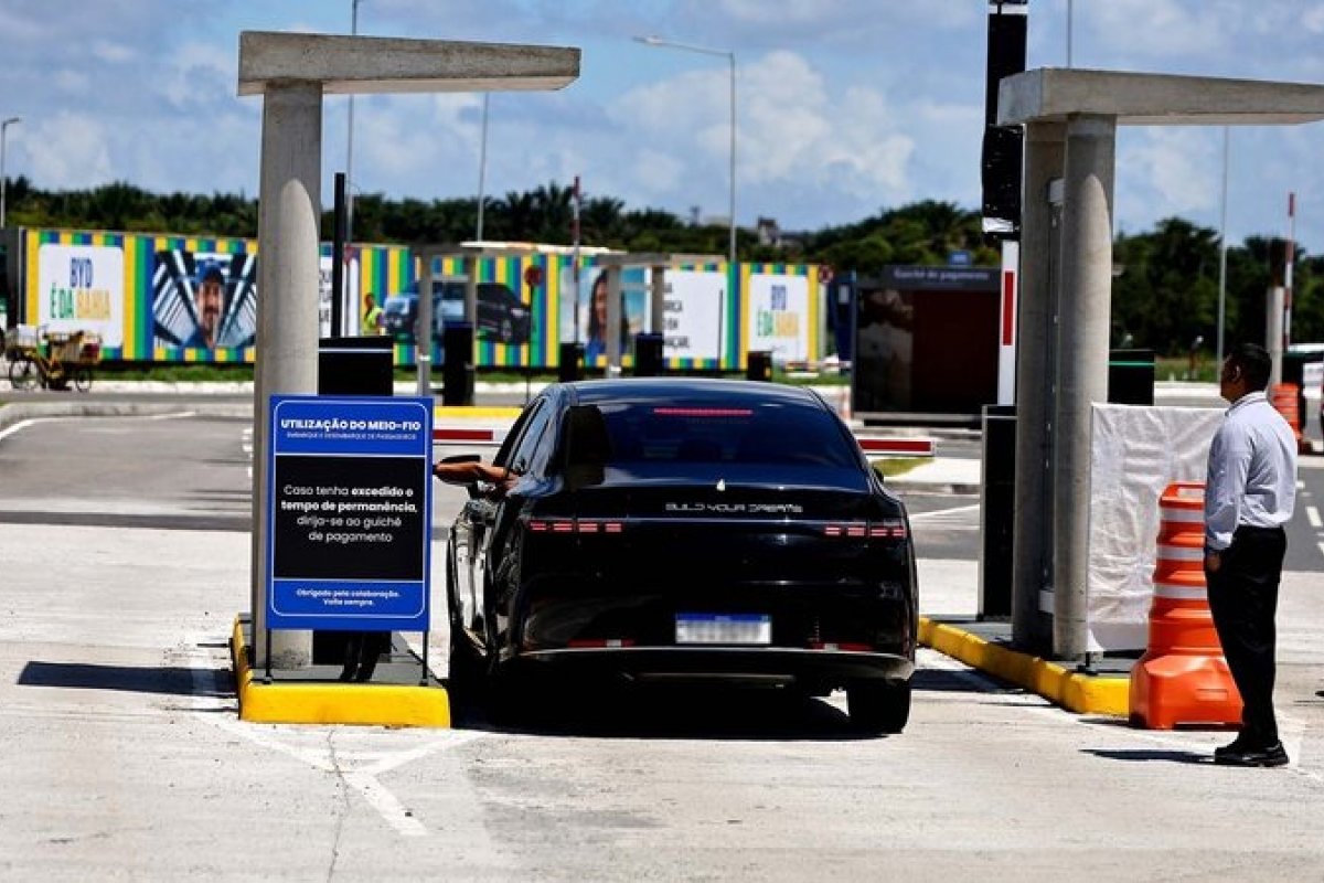 MP investiga cobrança e irregularidades em estacionamento do Aeroporto de Salvador
