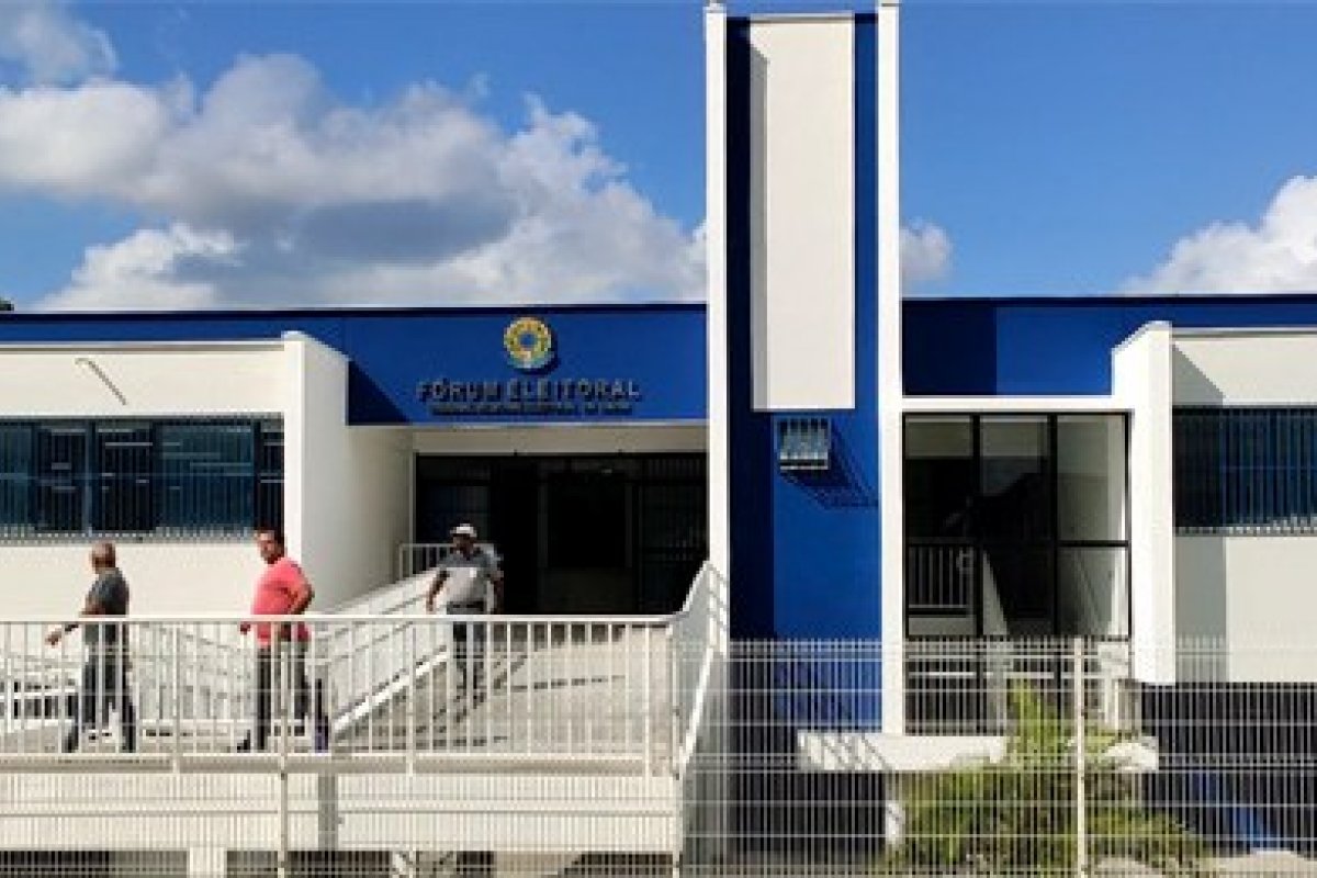 Homem de 36 anos morre no Fórum Eleitoral de Camaçari após esfaquear agente de segurança 