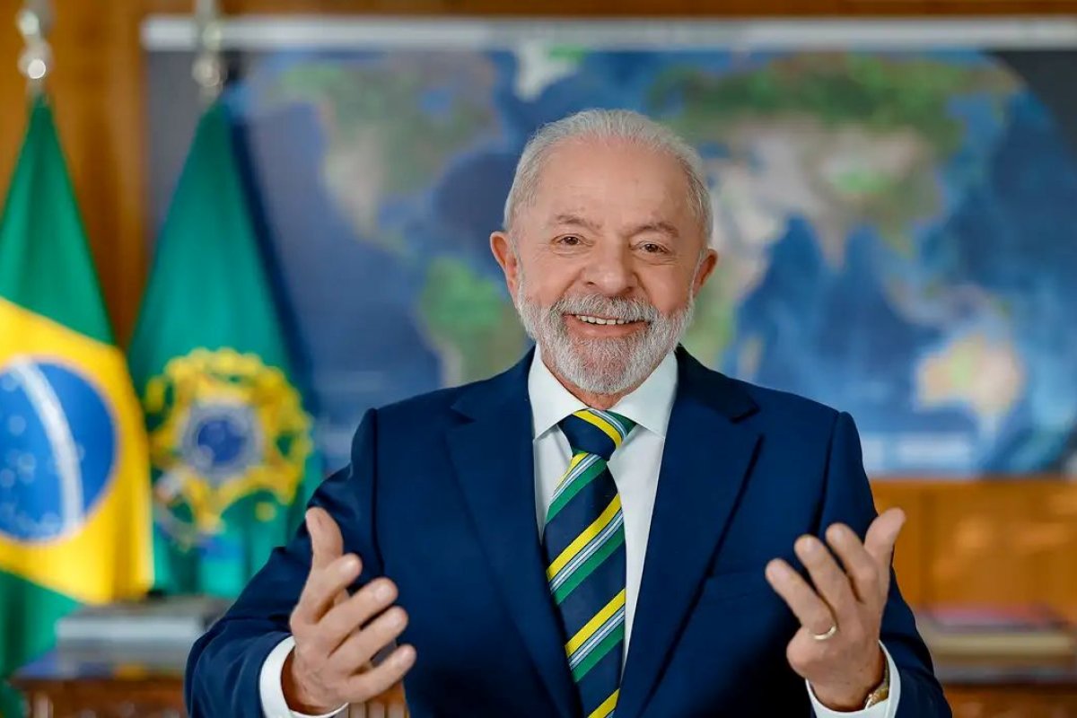Pesquisa Atlas/Bloomberg: Lula vence em todos os cenários do 1º turno  e intenções de voto tem estabilidade entre março e abril 