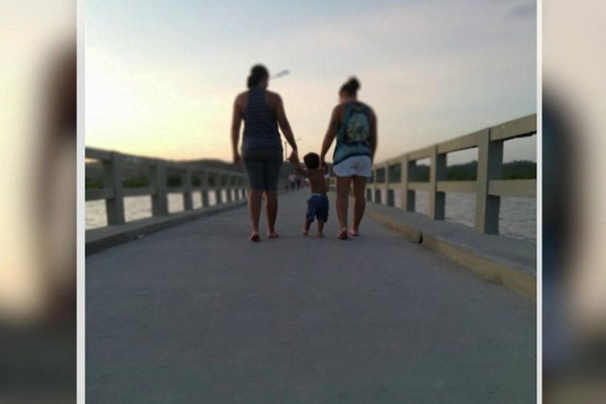 Casal de mulheres faz denúncia contra funcionária do SAC por homofobia 