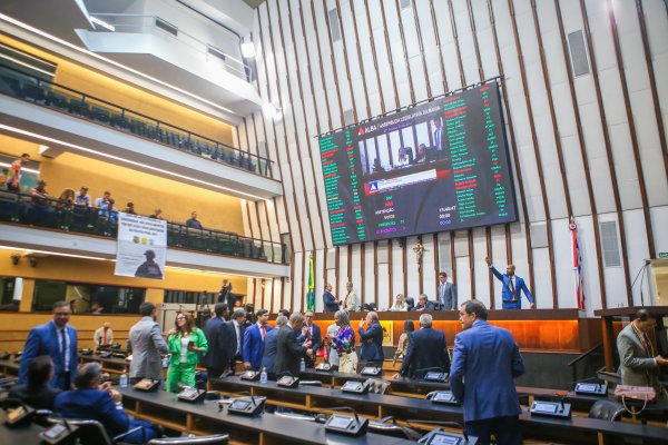 [ALBA aprova reajuste de 5,4% para professores da rede estadual]