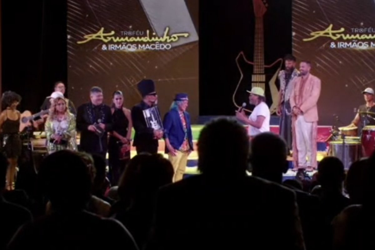 Video: fala de Daniela Mercury sobre violência contra mulher gera climão com Edson Gomes durante entrega do troféu Armandinho e Irmãos Macêdo