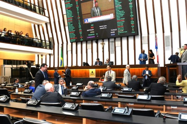 [Alba aprova reajuste salarial escalonado de 5,3% para professores estaduais ]