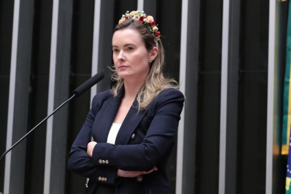 [Deputada do PL quer eximir pais que não vacinaram crianças contra a Covid de pagar multa ]