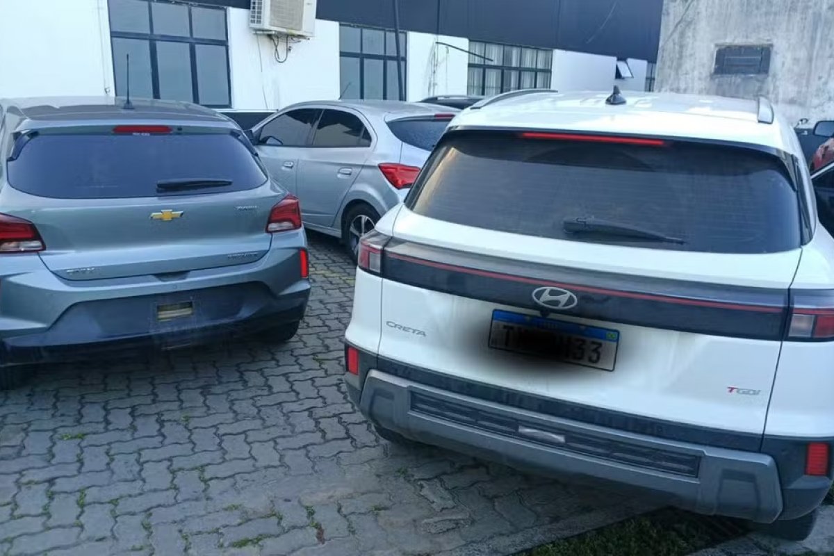 Suspeito de participar de esquema de locação de veículos fraudulentos é preso em Feira