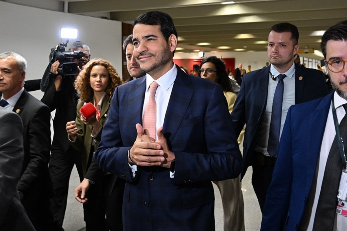 Sabatina de Jorge Messias: indicação de Lula ao STF avança na CCJ com 16 votos favoráveis