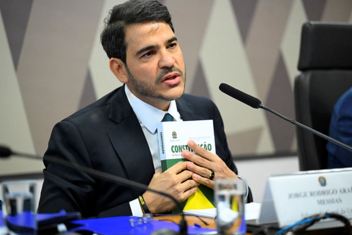 Jorge Messias iguala Gilmar Mendes no número de votos favoráveis na CCJ; confira outros ministros