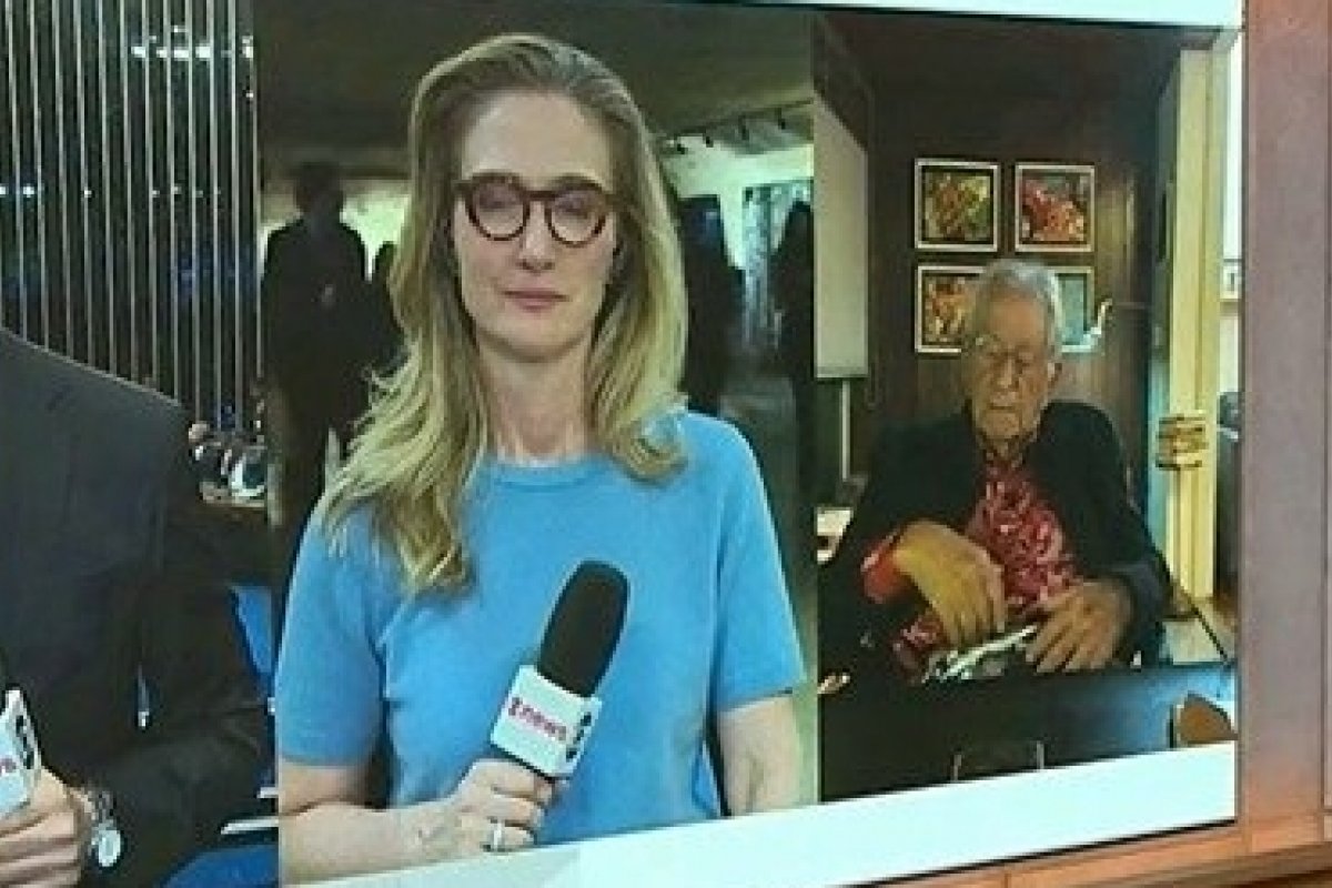 Vídeo: Fernando Gabeira viraliza nas redes sociais ao ser pego coçando partes íntimas em entrada ao vivo