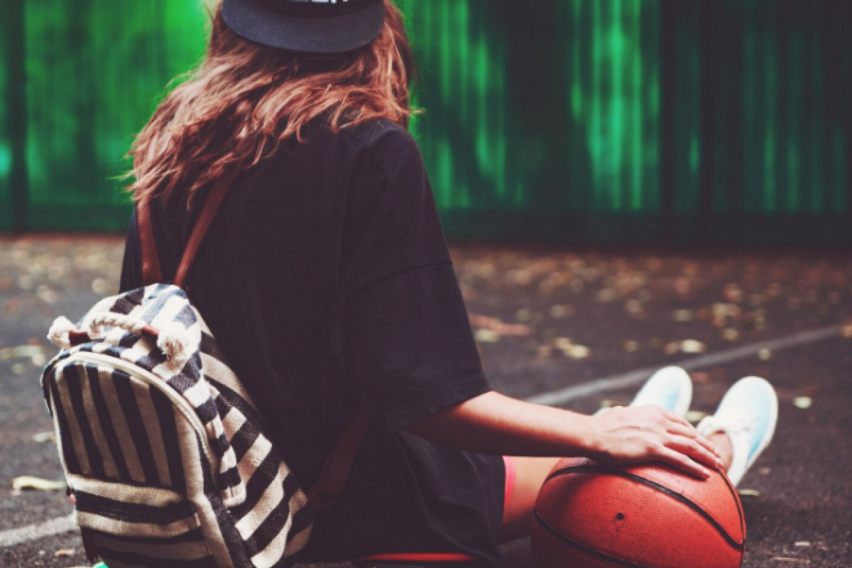 Tristeza entre adolescentes acende alerta e expõe impacto da aceleração digital na saúde mental! 