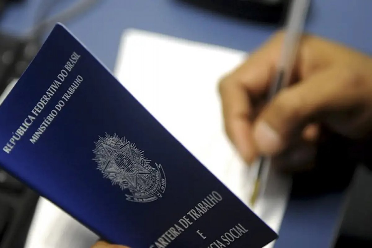 Desemprego sobe a 6,1% no trimestre até março, mas mantém mínima histórica para o período