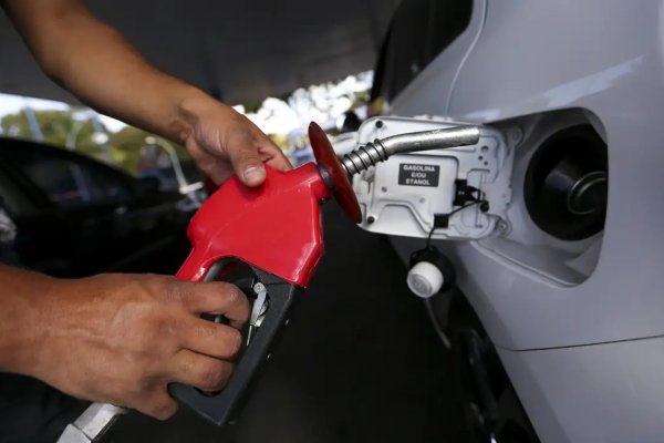 [Gasolina aumenta para 3,45% e diesel mais de 7% em abril, informa Ticket Log]