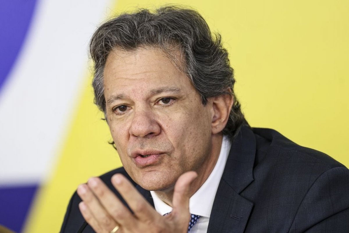 Vídeo: "Flávio Bolsonaro vai implantar uma cleptocracia no Brasil", diz Haddad