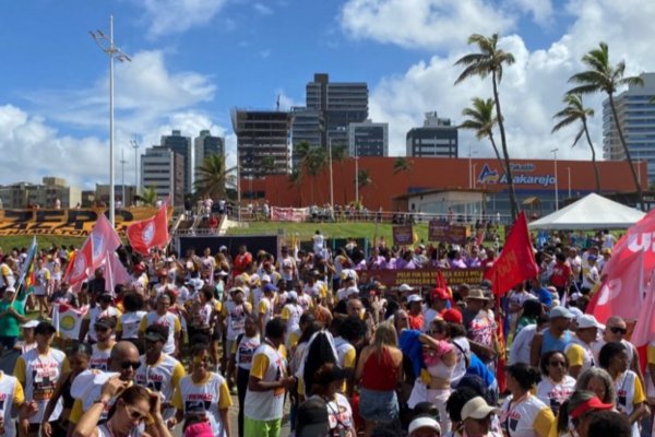 [1° de Maio: manifestação reúne trabalhadores em defesa de direitos trabalhistas em Salvador]