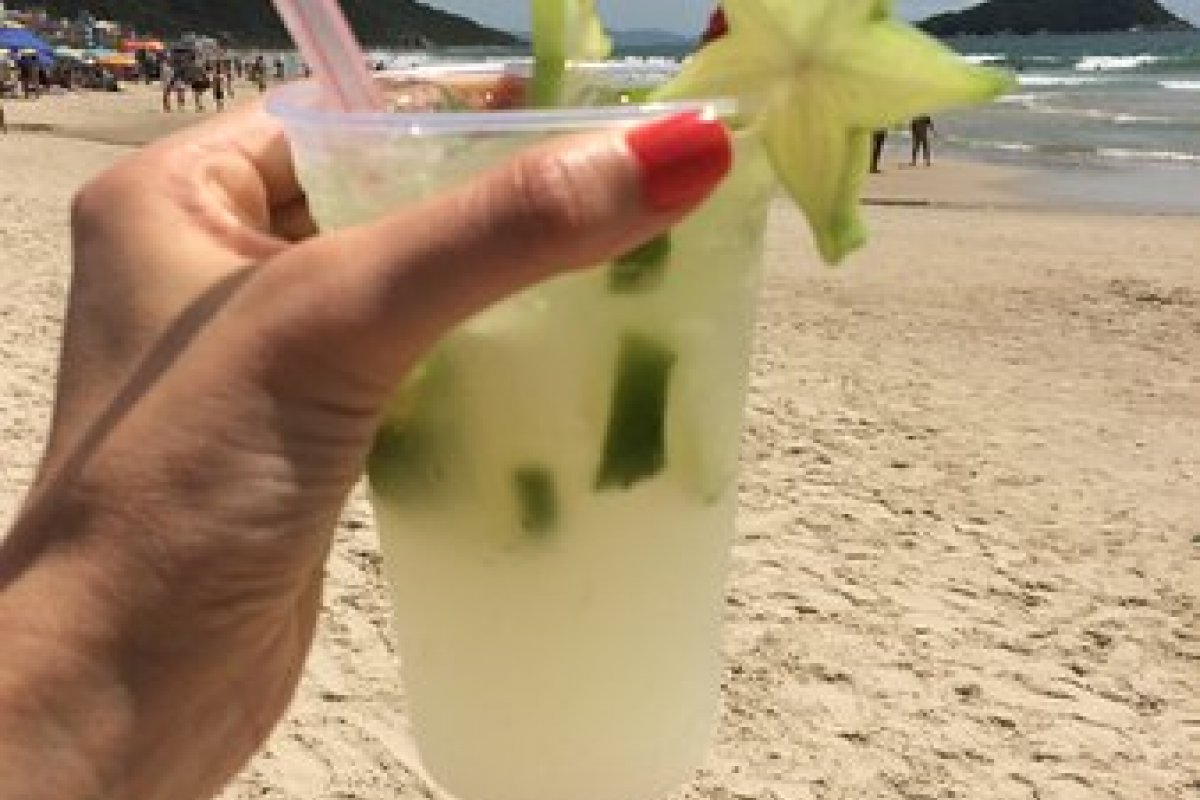 Homem é detido em Copacabana após cobrar R$ 1,8 mil por caipirinha! 