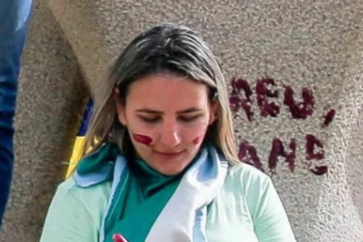 Débora do Batom pede redução de pena após queda de veto ao PL da dosimetria