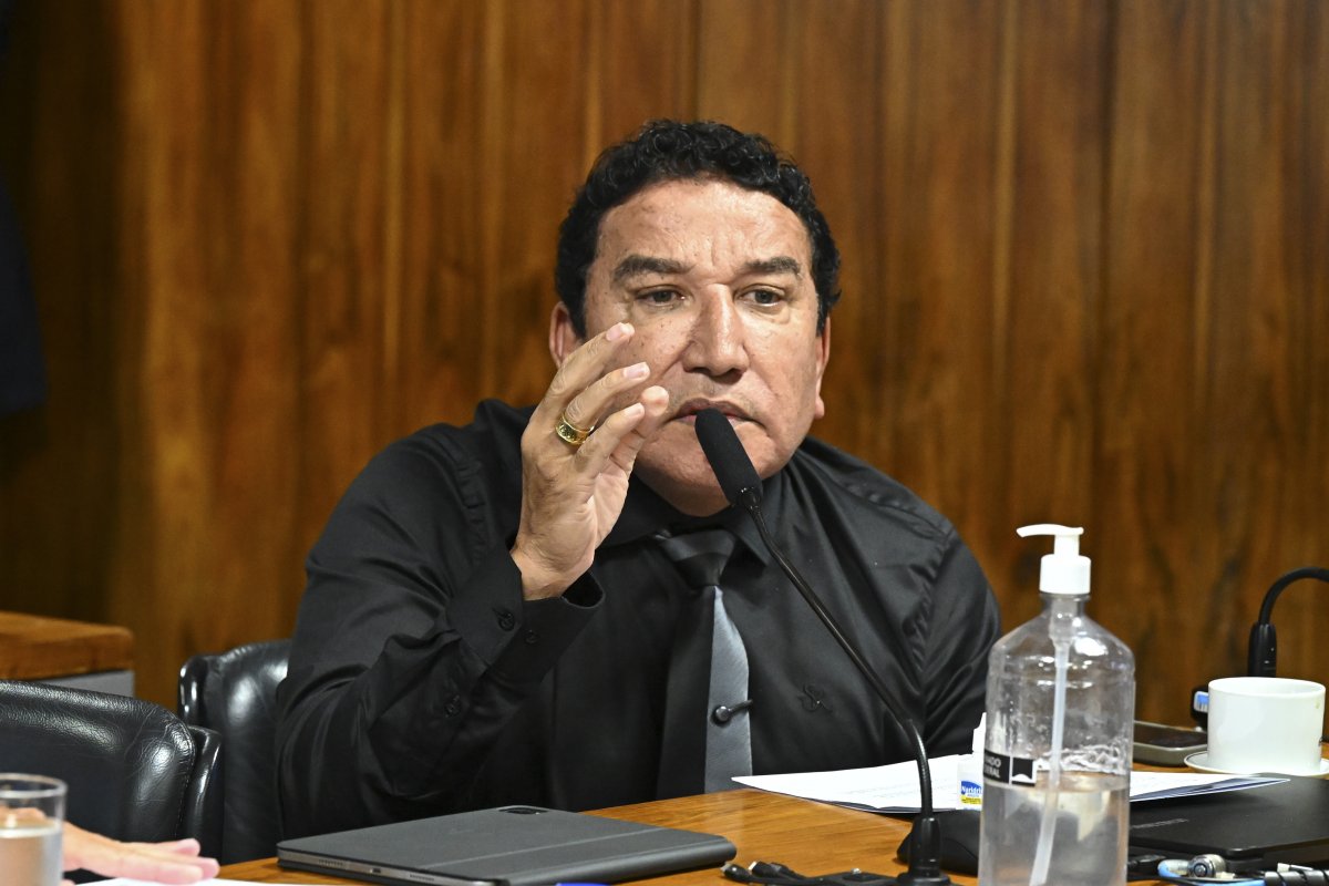 Senador Magno Malta registra boletim de ocorrência contra técnica que o acusou de agressão