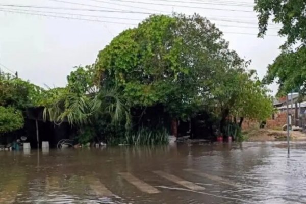[Chuvas deixam mais de 500 desalojados no RS; cidade decreta emergência, e rodovias são afetadas]