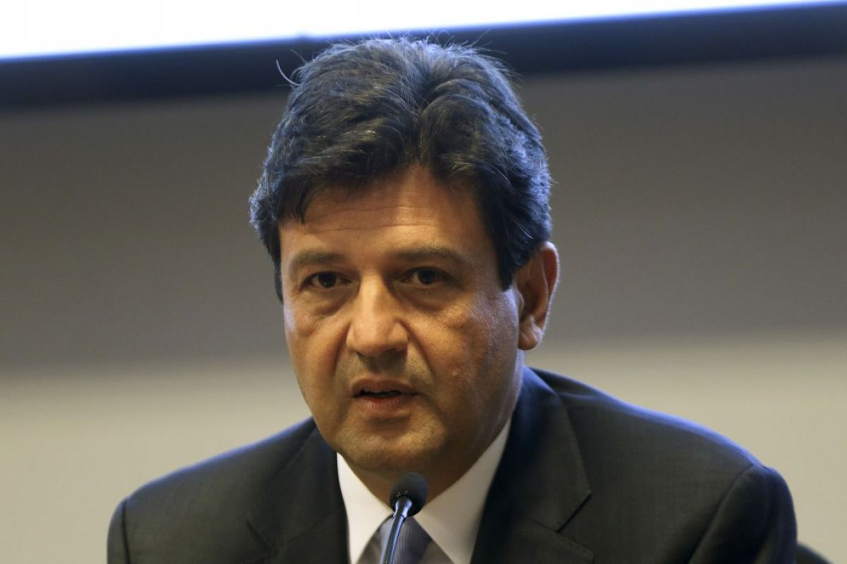 "O momento agora é de proteger e estar atento", afirma Mandetta