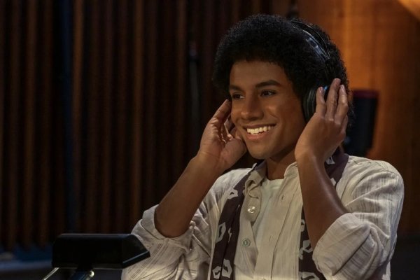 [Fenômeno nos cinemas: o que o filme de Michael Jackson revela sobre visualização de futuro, afirmações positivas e cura emocional!]