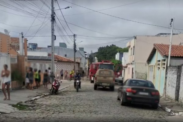 [Três crianças morrem após incêndio e mãe é presa em flagrante por abandono de incapaz]