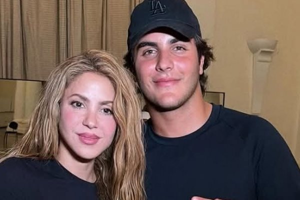 [Marcelo Sangalo posa ao lado de Shakira e Caetano Veloso no Rio de Janeiro! ]