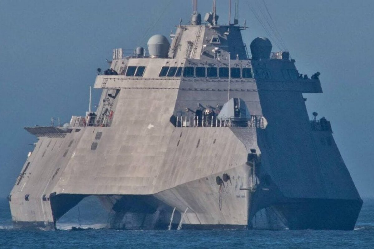 EUA negam que navio de guerra tenha sido atingido por mísseis iranianos