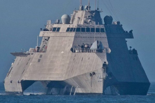 [EUA negam que navio de guerra tenha sido atingido por mísseis iranianos ]