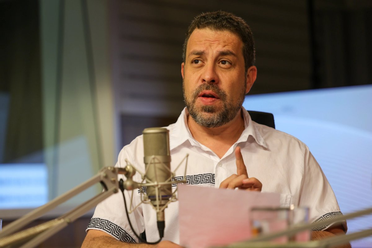 Lula rejeita período de transição e deseja fim da escala 6x1, afirma Boulos 