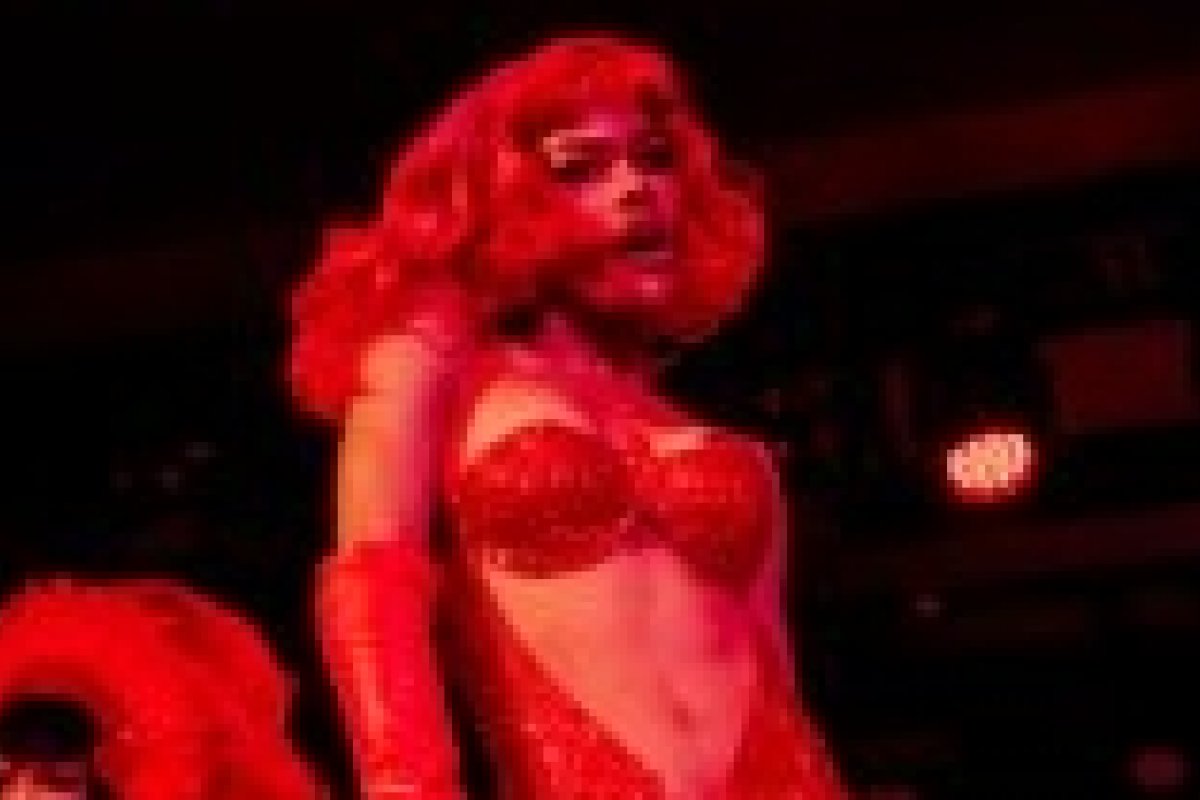Teyana Taylor veste Calvin Klein Collection sob medida no The Dirty Rose!